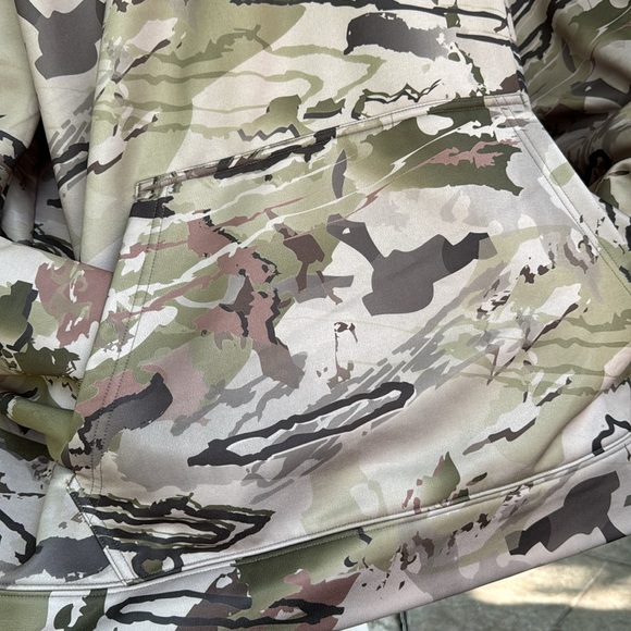 UNDER ARMOUR CAMO HOODIE - Picture 7 of 14